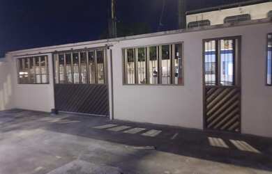 Imagem: A casa possui 2 Dormitórios, 1 Banheiro, 3 Vagas na garagem