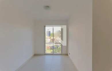 Imagem: O apartamento possui 3 Dormitórios, 1 Banheiro, 1 Vaga na garagem