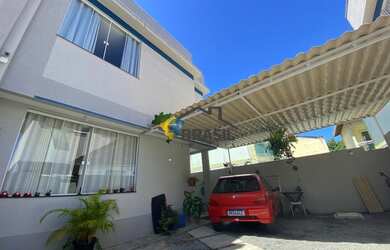 Imagem: A casa possui 3 Dormitórios, 3 Banheiros, 2 Vagas na garagem