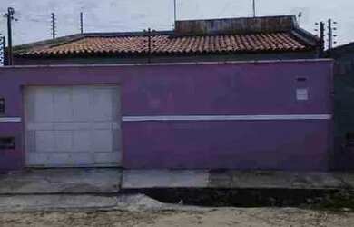 Imagem: A casa possui 3 Dormitórios, 3 Banheiros, 1 Vaga na garagem