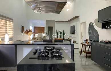 Imagem 7: Venda Casa com 220,00 metroQuadrado, 3 dormitório s , 4 vaga s . Swiss...