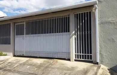 Imagem: A casa possui 1 Dormitório, 1 Banheiro e está localizado