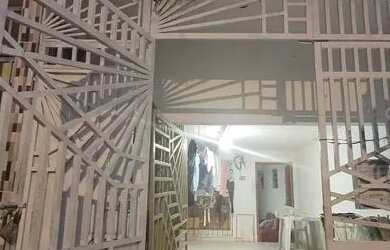 Imagem: A casa possui 4 Dormitórios, 3 Banheiros, 1 Vaga na garagem