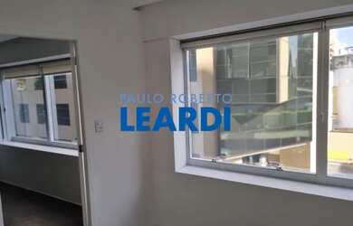 Imagem: O depósito possui 2 Vagas na garagem, 61m² de Área e está