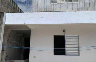 Imagem: A casa possui 3 Dormitórios, 3 Banheiros, 2 Vagas na garagem