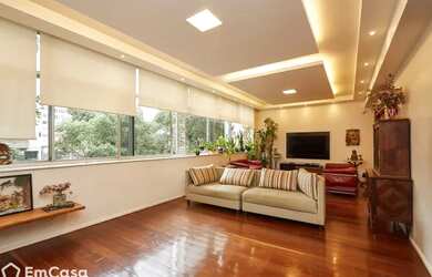 Imagem: O apartamento possui 4 Dormitórios, 2 Banheiros, 1 Vaga na