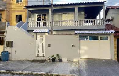 Imagem: A casa possui 2 Dormitórios, 3 Banheiros, 3 Vagas na garagem