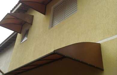 Imagem: A casa possui 2 Dormitórios, 1 Banheiro, 4 Vagas na garagem