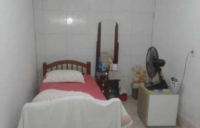 Imagem: A casa possui 3 Dormitórios, 2 Banheiros, 1 Vaga na garagem