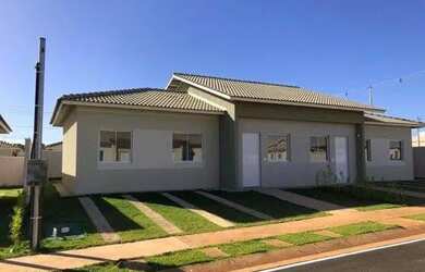 Imagem: A casa em condomínio possui 3 Dormitórios, 2 Banheiros, 2