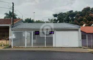 Imagem: A casa possui 2 Dormitórios, 2 Banheiros, 2 Vagas na garagem