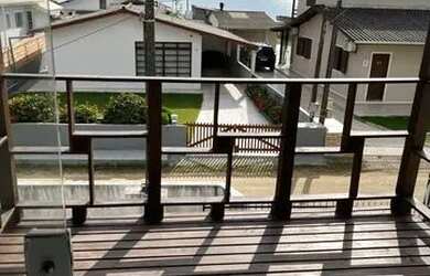 Imagem: A casa possui 5 Dormitórios, 3 Banheiros, 5 Vagas na garagem