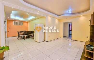 Imagem: A casa possui 3 Dormitórios, 1 Banheiro, 4 Vagas na garagem