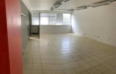 Imagem: O depósito possui 70m² de Área e está localizado em Serra