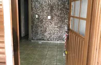 Imagem: A casa possui 1 Dormitório, 1 Banheiro, 1 Vaga na garagem e