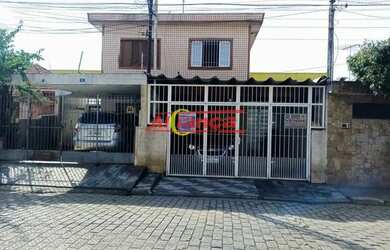 Imagem: A casa e possui 2 Dormitórios, Suítes, 2 Banheiros, 2 Vagas