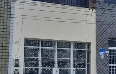 Imagem: A casa possui 5 Dormitórios, 3 Banheiros, 210m² de Área e