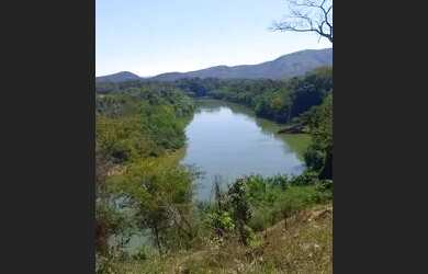 Imagem: O terreno possui 3000m² de Área e está localizado em Jardim