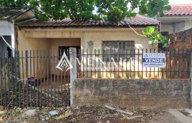 Imagem: A casa possui 2 Dormitórios, 1 Banheiro, 1 Vaga na garagem