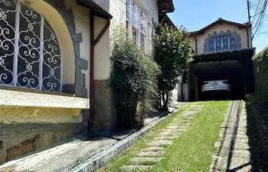 Imagem 2: Casa à venda com 1050,00m² e 4 quartos sendo 3 suítes, em Valparaíso, Petrópolis - RJ