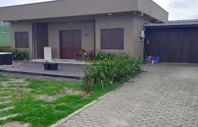 Imagem: A casa possui 2 Dormitórios, 2 Banheiros, 2 Vagas na garagem