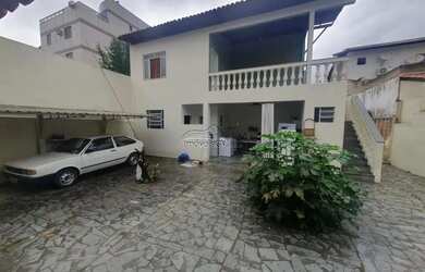 Imagem: A casa à venda possui 4 Dormitórios, 1 Banheiro, 1 Vaga na