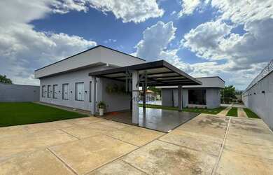 Imagem: A fazenda possui 2m² de Área, Varanda e está localizado