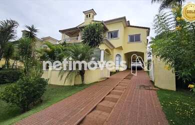 Imagem: A casa em condomínio possui 4 Dormitórios, 5 Banheiros, 3