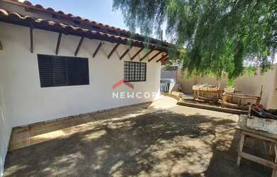 Imagem: A casa possui 2 Dormitórios, 1 Banheiro, 1 Vaga na garagem