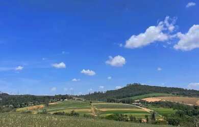 Imagem: O terreno possui 600m² de Área e está localizado em Portão