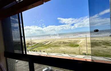 Imagem: O apartamento possui 4 Dormitórios, 3 Banheiros, 2 Vagas na