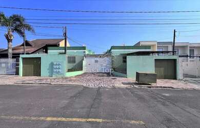 Imagem: A casa possui 3 Dormitórios, 1 Banheiro, 1 Vaga na garagem