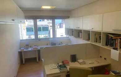 Imagem: O depósito possui 1 Vaga na garagem, 30m² de Área e está