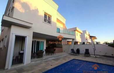 Imagem: A casa em condomínio possui 4 Dormitórios, 5 Banheiros, 5