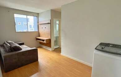 Imagem: O apartamento possui 2 Dormitórios, 1 Banheiro, 1 Vaga na garagem