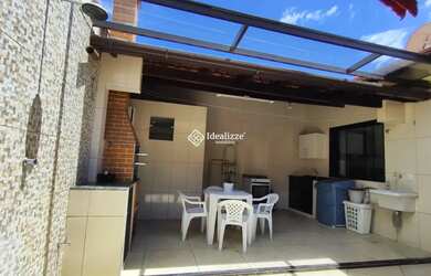 Imagem: A casa possui 3 Dormitórios, 2 Banheiros, 2 Vagas na garagem