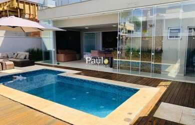 Imagem: A casa em condomínio possui 4 Dormitórios, 3 Banheiros, 4