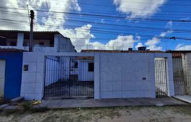 Imagem: A casa possui 3 Dormitórios, 1 Banheiro, Imóvel novo e está