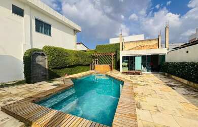 Imagem: A casa em condomínio possui 5 Dormitórios, 5 Banheiros, 2