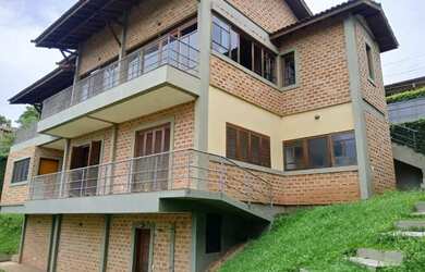 Imagem: A casa em condomínio possui 4 Dormitórios, 3 Banheiros, 3