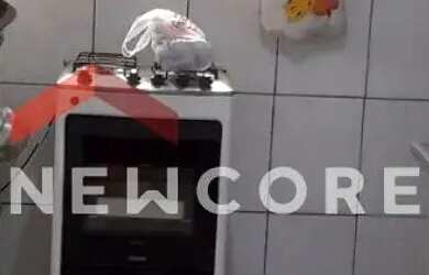 Imagem: A casa possui 2 Dormitórios, 2 Banheiros, 2 Vagas na garagem