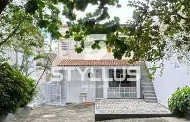 Imagem: A casa possui 3 Dormitórios, 4 Banheiros, 5 Vagas na garagem