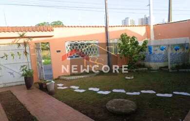 Imagem: A casa possui 2 Dormitórios, 2 Banheiros, 4 Vagas na garagem