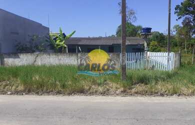 Imagem: A casa possui 2 Dormitórios, 1 Banheiro, 3 Vagas na garagem