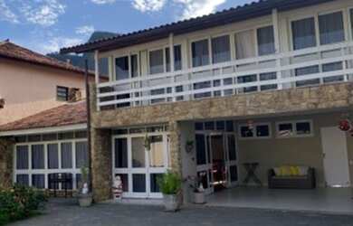 Imagem: A casa em condomínio possui 3 Dormitórios, 3 Banheiros, 4