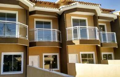 Imagem: A casa possui 2 Dormitórios, 2 Banheiros, 2 Vagas na garagem