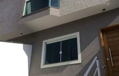 Imagem: A casa possui 3 Dormitórios, 3 Banheiros, 4 Vagas na garagem