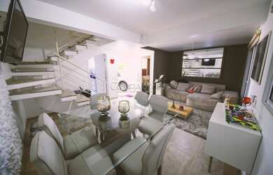 Imagem: A casa à venda possui 3 Dormitórios, 5 Banheiros, 5 Vagas