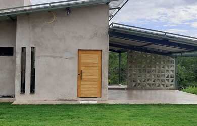 Imagem: A casa em condomínio possui 4 Dormitórios, 4 Banheiros, 2