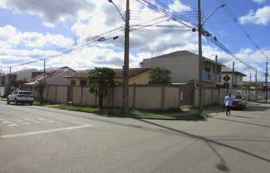 Imagem: O terreno possui 240m² de Área e está localizado em Campo